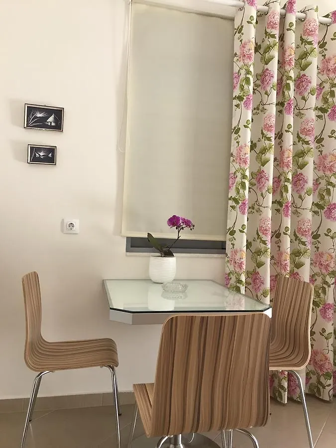 White Jasmine Apartment Sarandë